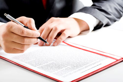 How to differentiate a contractual guarantee of a legal guarantee?